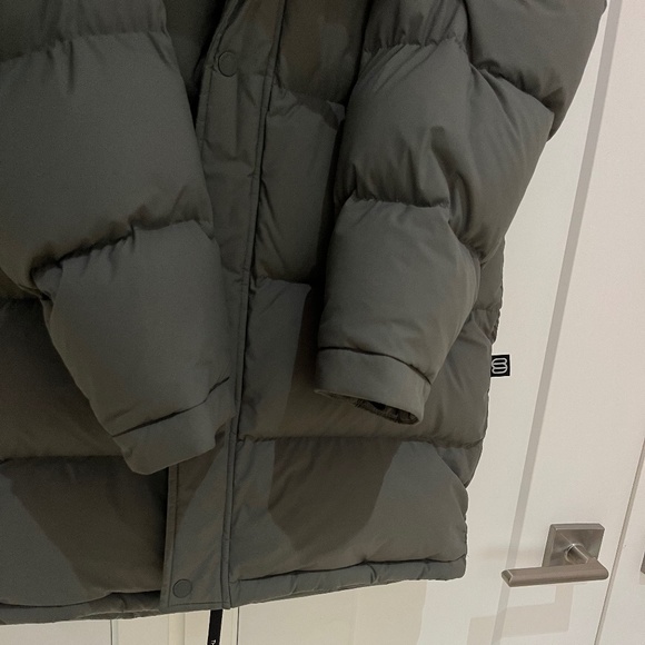 [SOLD] Aritzia The Super Puff Mid - Picture 7 of 7